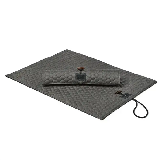 Tapis de Voyage pour Chien Honeycomb Grey Molly & Stitch - Alpine - CHOUKETT Paris (1)